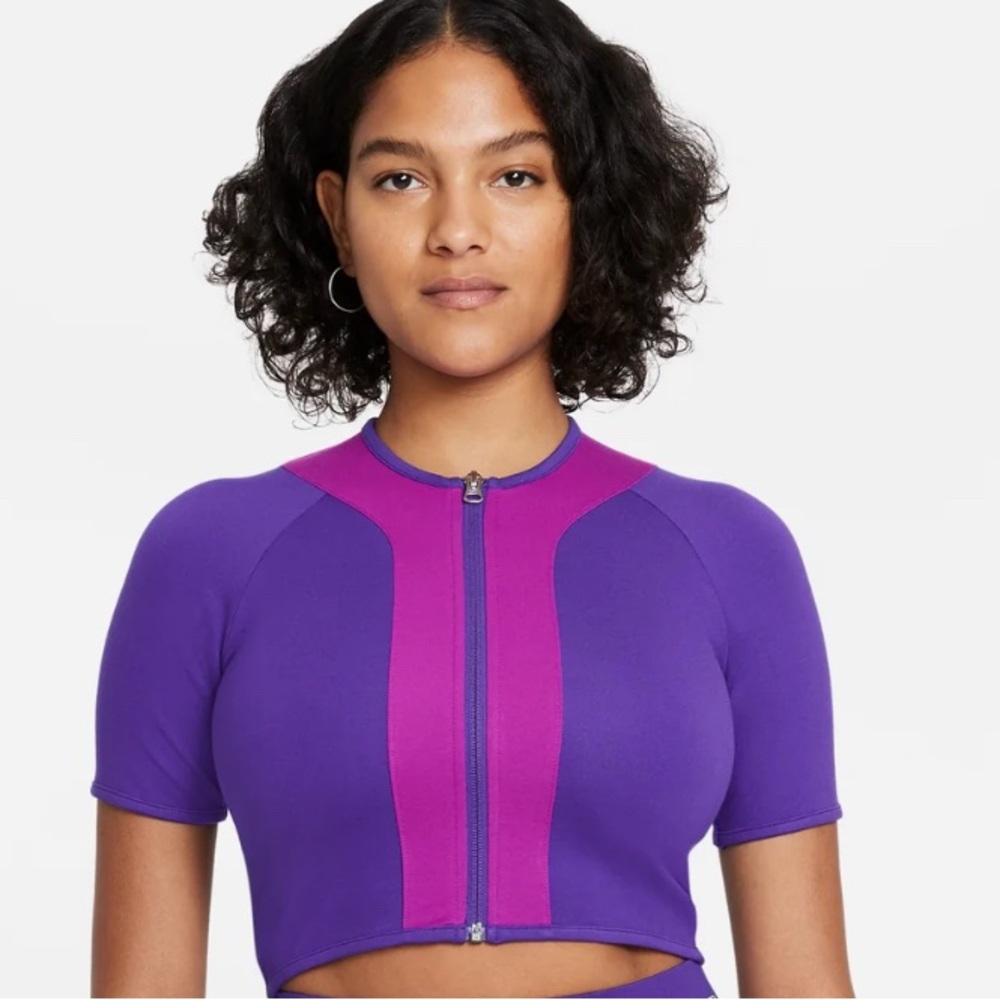 Nike Size L Sportswear Women's PREMIUM Short-Sleeve Top RARE